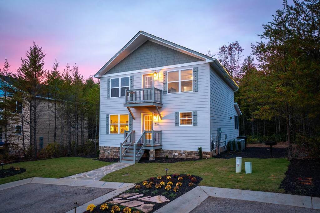 Par-Tee Haus I- Game Room & Hot Tub-Walk To Helen Exterior photo