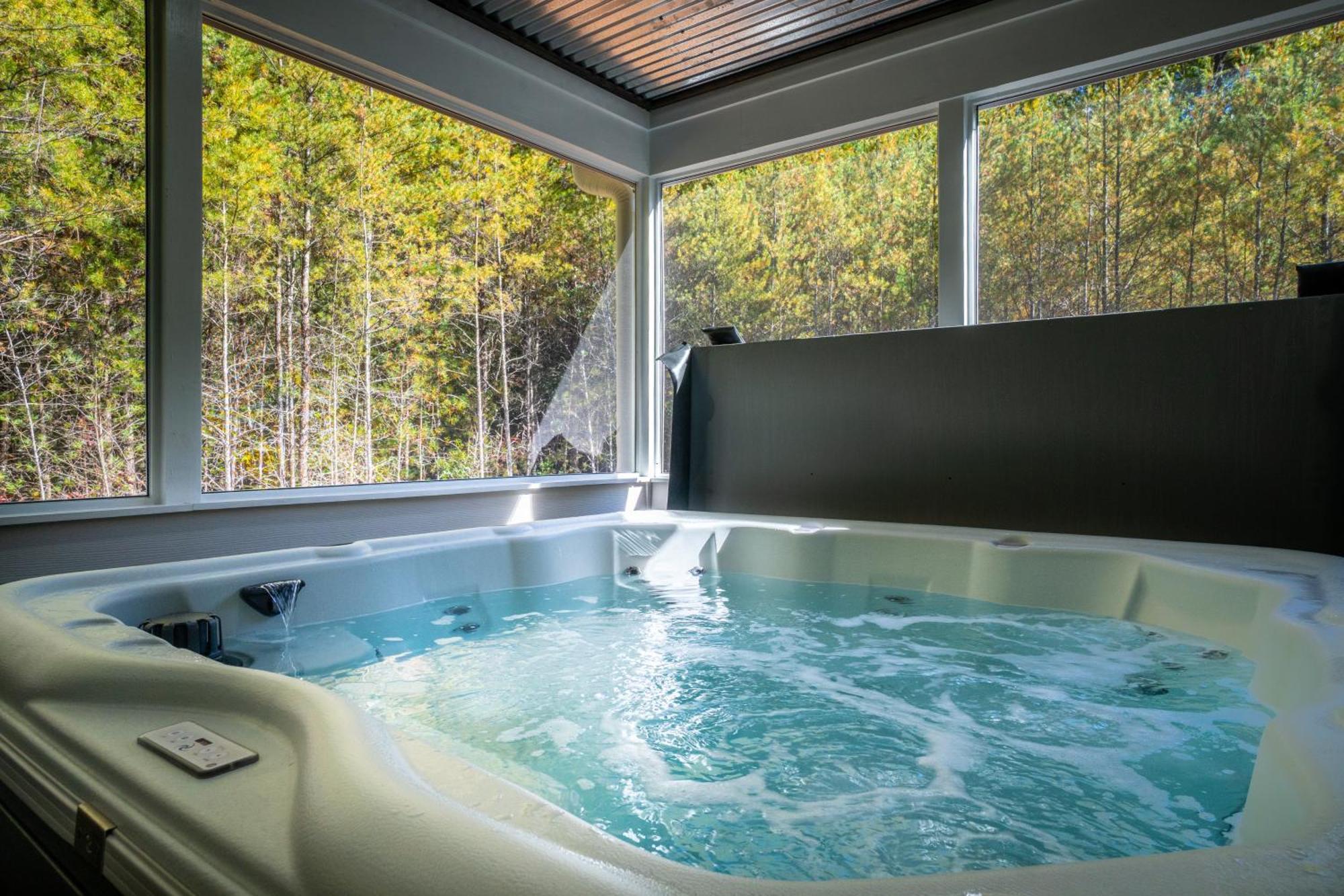 Par-Tee Haus I- Game Room & Hot Tub-Walk To Helen Exterior photo