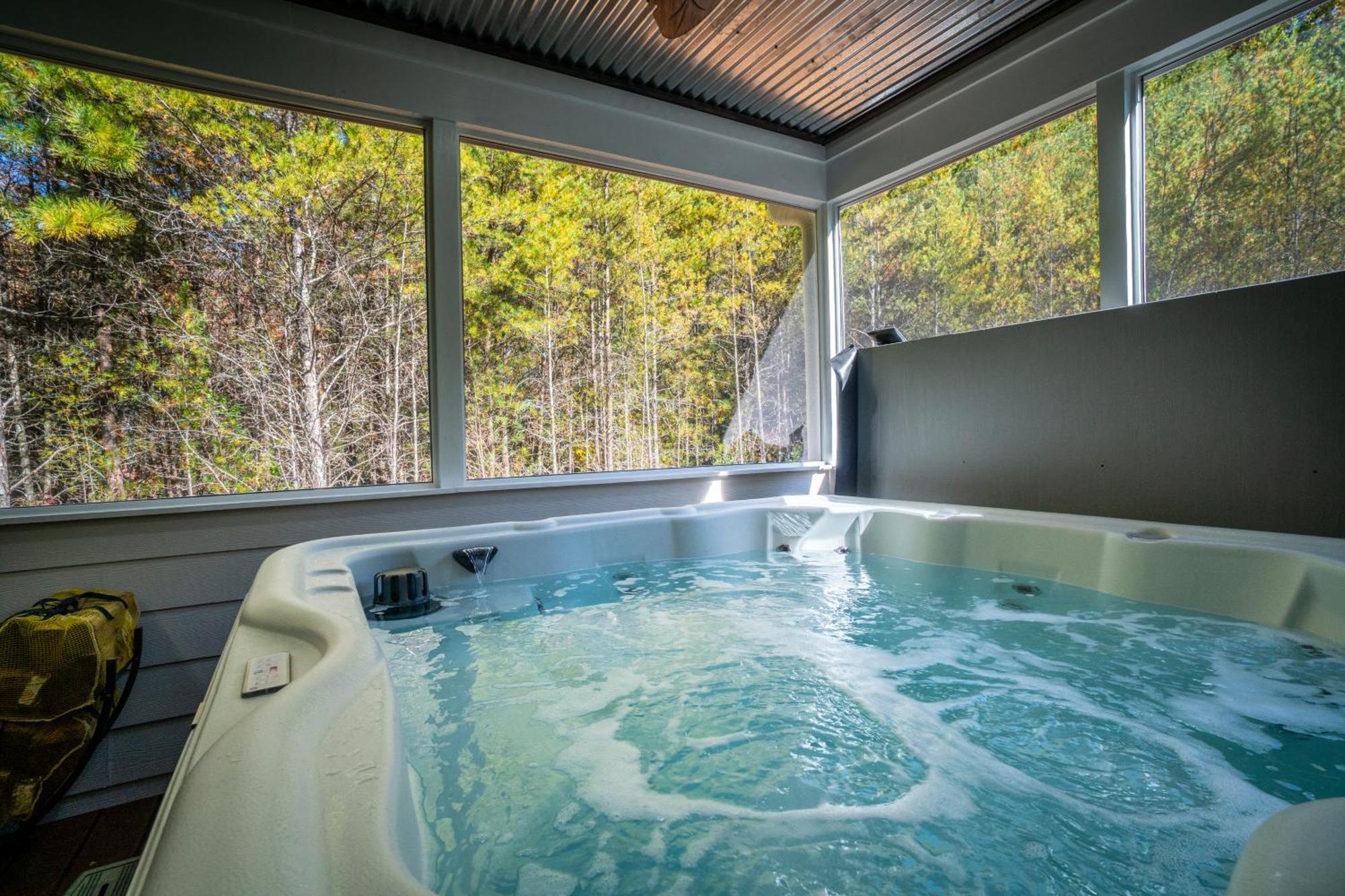 Par-Tee Haus I- Game Room & Hot Tub-Walk To Helen Exterior photo