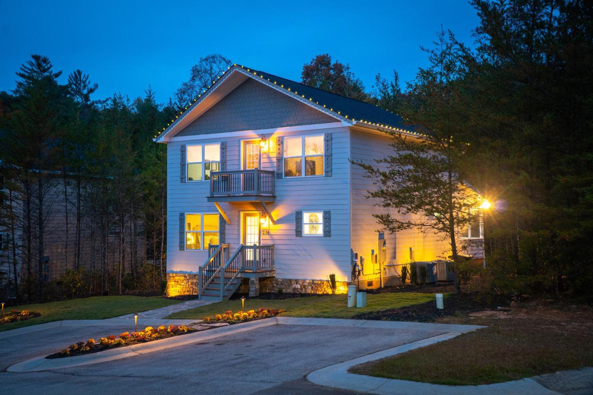 Par-Tee Haus I- Game Room & Hot Tub-Walk To Helen Exterior photo