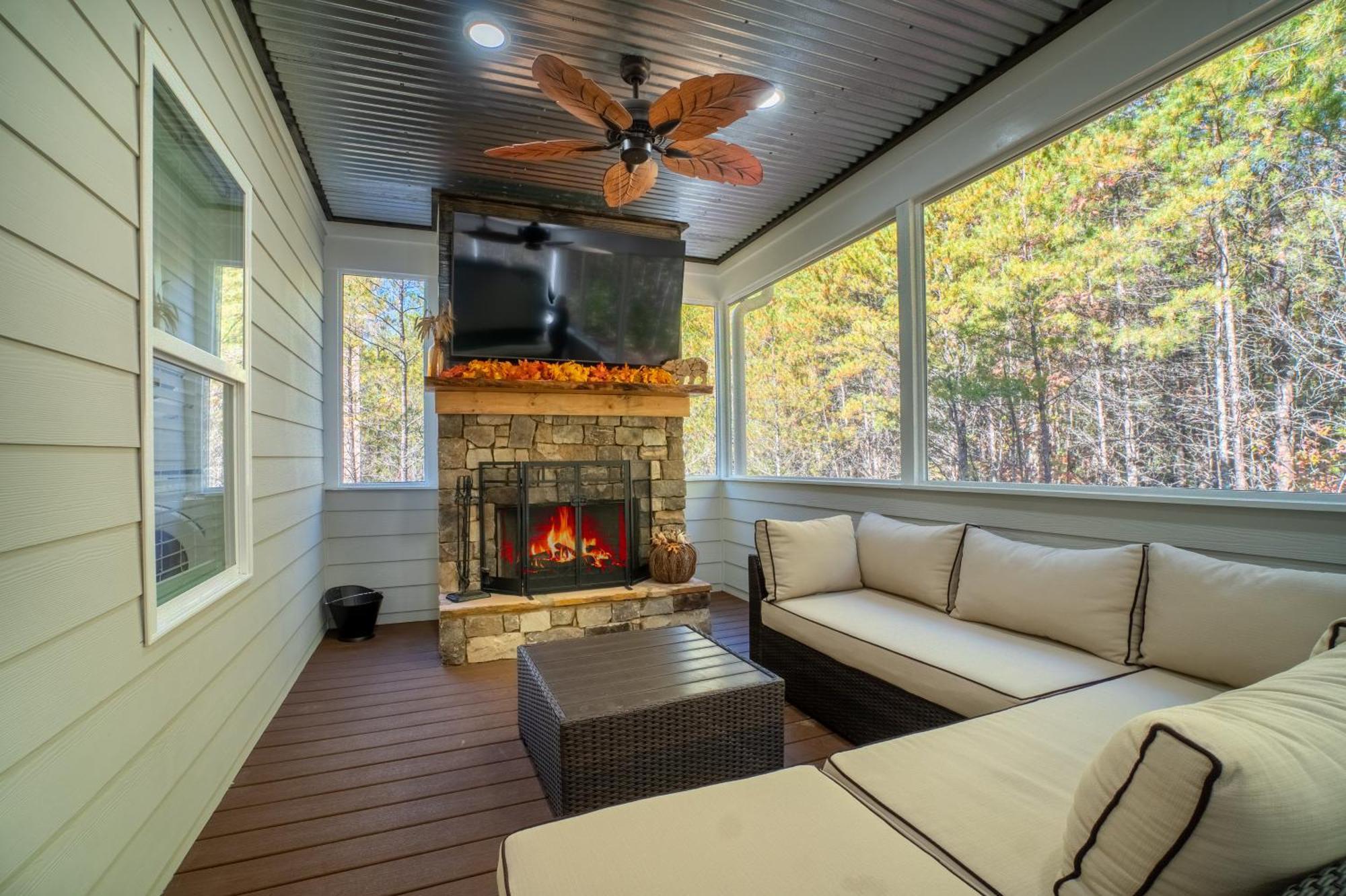 Par-Tee Haus I- Game Room & Hot Tub-Walk To Helen Exterior photo
